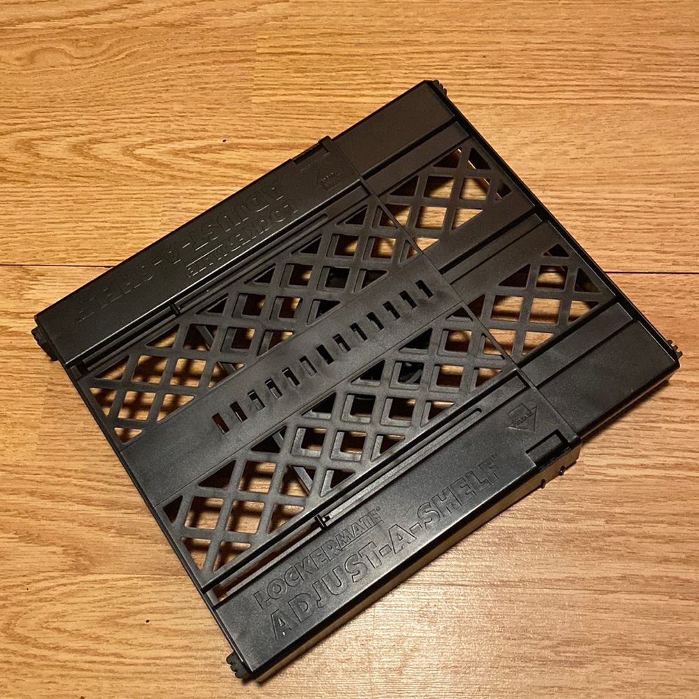 Locker shelf